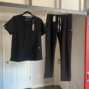 FIGS scrub set - Black NWT